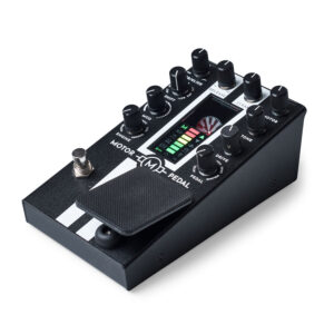 Gamechanger Audio Motor Pedal rouge, vue de trois-quarts